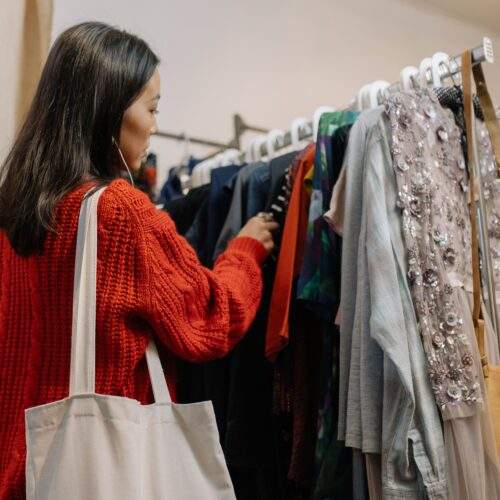 Slow fashion vs fast fashion – Realne koszty ubrań, o których nie mówią metki